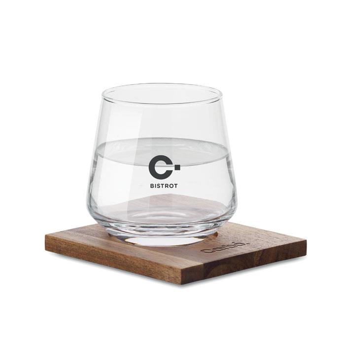Glas mit Untersetzer