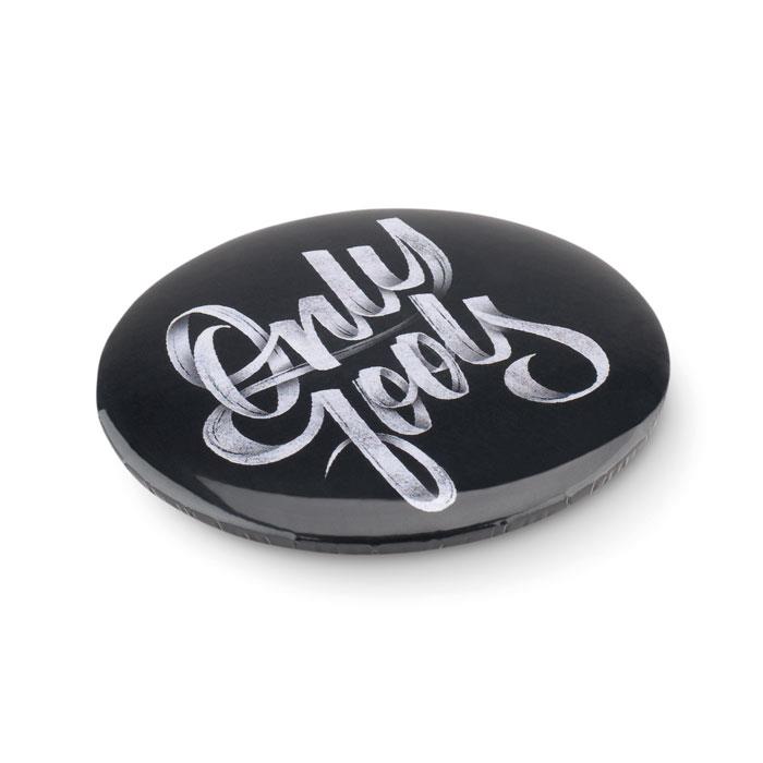 Magnet-Badge mit Kapselheber